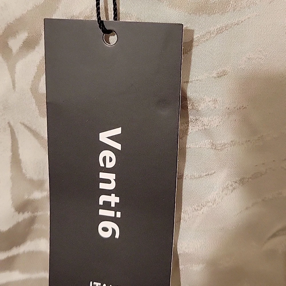 Venti6,From ITALY, Neutral Tone Two-Piece Set with Subtle Feathered Print - Picture 2 of 10